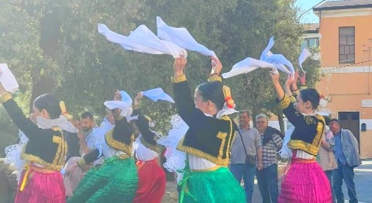 Frascineto, le Vallije di Eianina: vera e propria "invasione" di colori - 