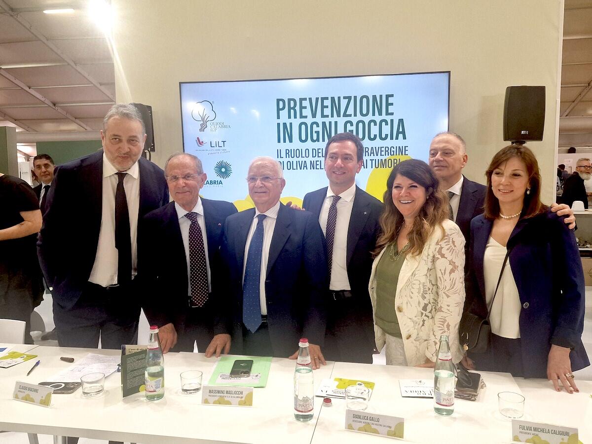 Il Consorzio Olio di Calabria Igp al Vinitaly: «L'olio evo alleato nella prevenzione oncologica» - 