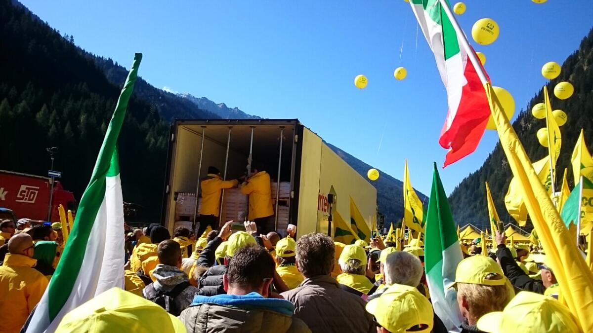 Coldiretti Calabria con oltre 200 agricoltori  alla protesta del Brennero - 