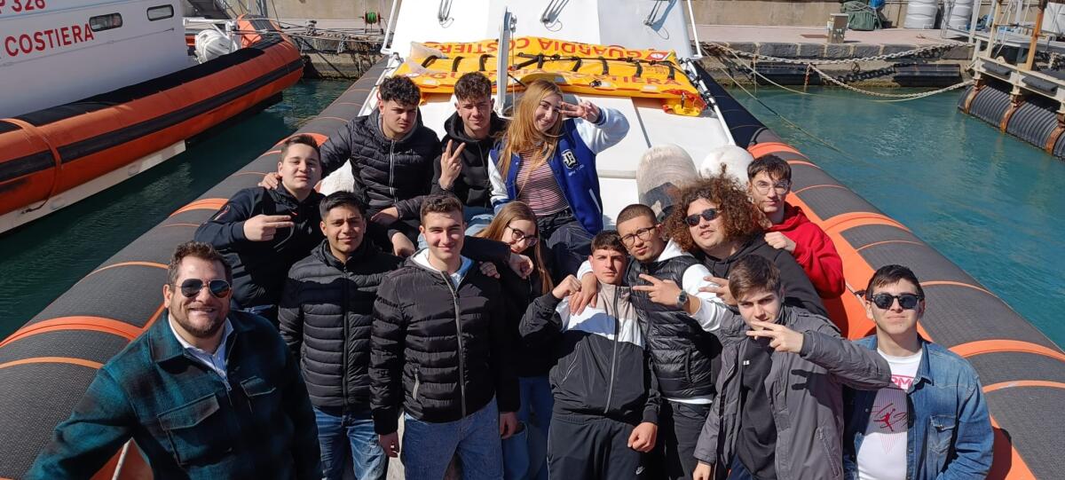 Crotone - Gli studenti del Nautico giovani Capitani per un giorno - 