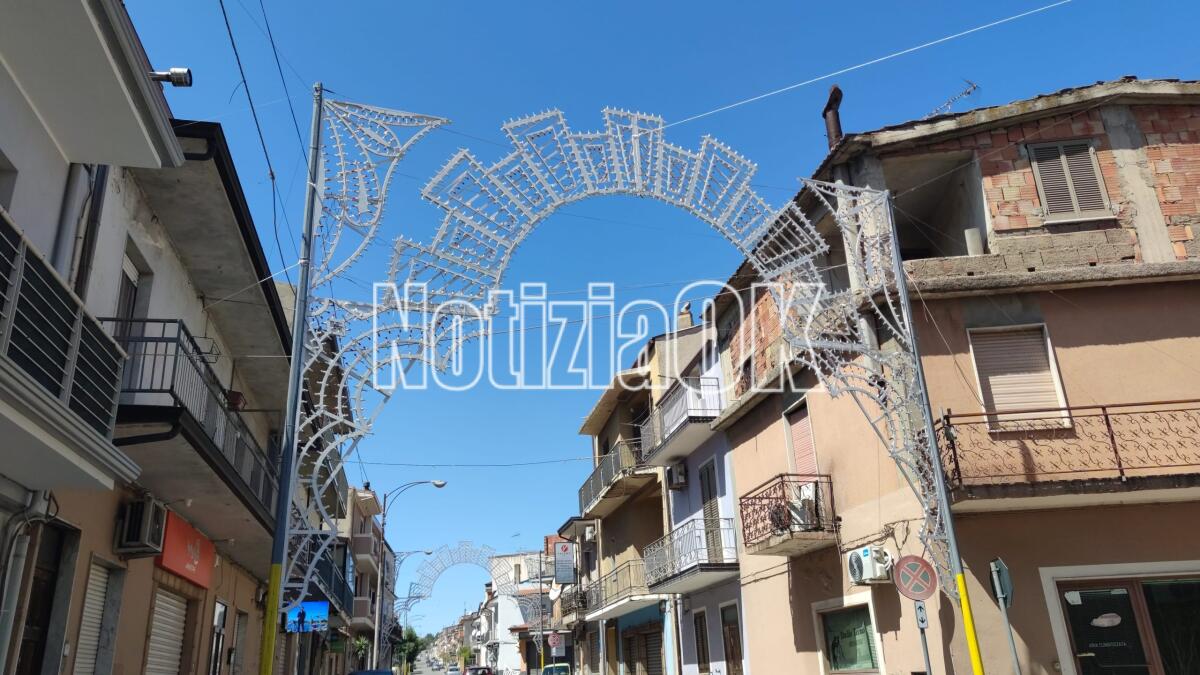 Isola di Capo Rizzuto, Festa della Madonna Greca: installate le prime luminarie - 