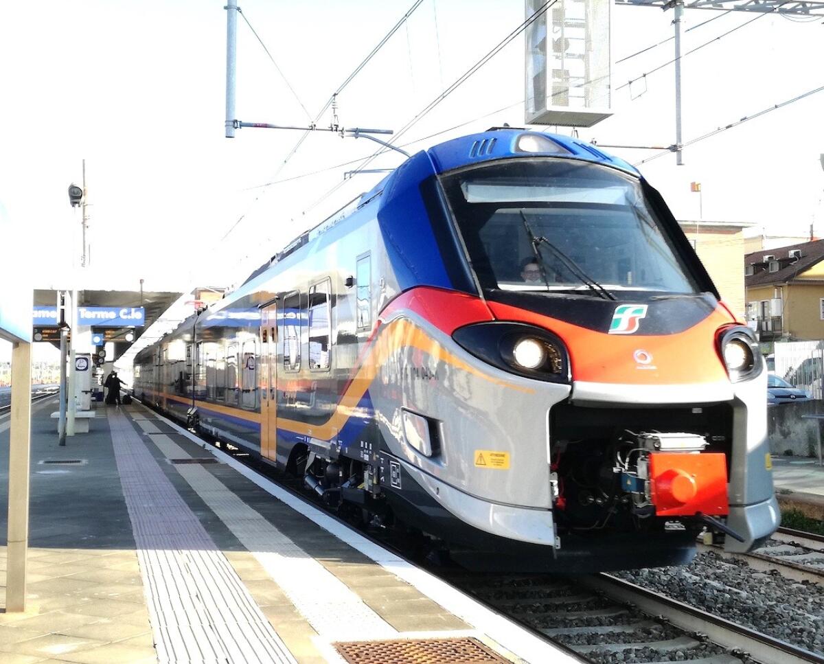 Un nuovo treno Pop in circolazione sui binari della Calabria - sdr