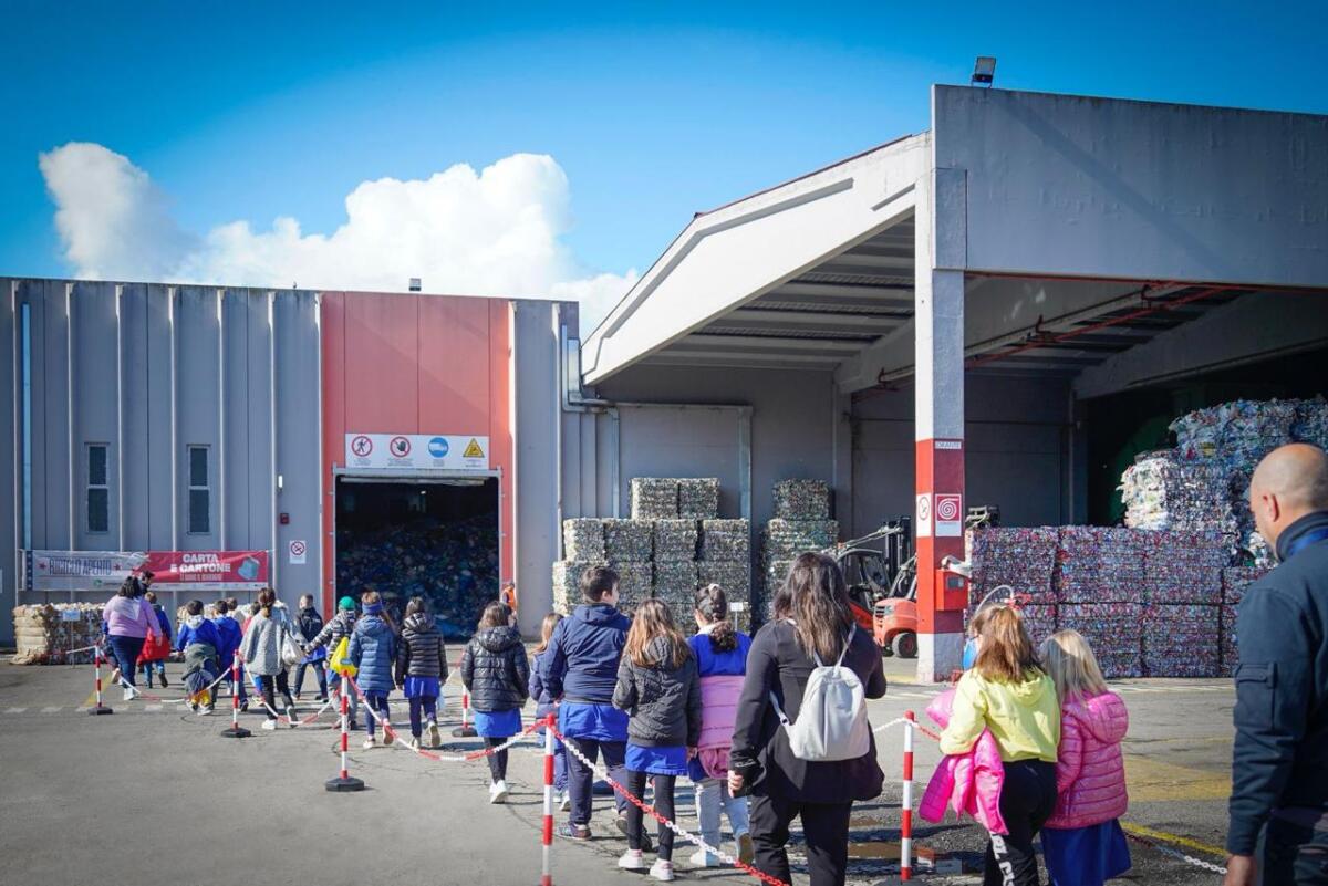 Corigliano-Rossano, studenti alla scoperta del riciclo della carta - 