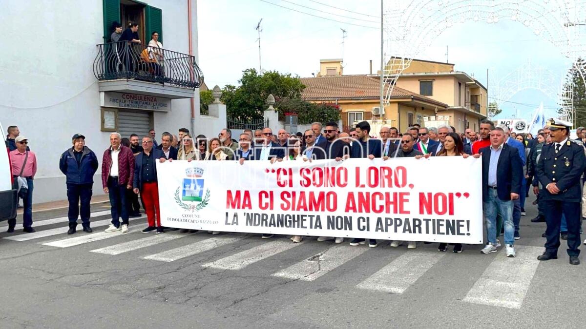 (VIDEO) Isola di Capo Rizzuto alza la testa e dice "no" alla 'ndrangheta - 