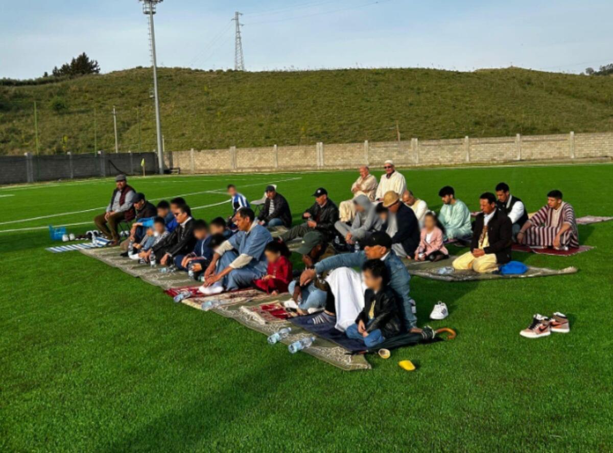 Rocca di Neto, il campo Sant'Agostino luogo di culto: celebrata la fine del mese di digiuno del Ramadan - 
