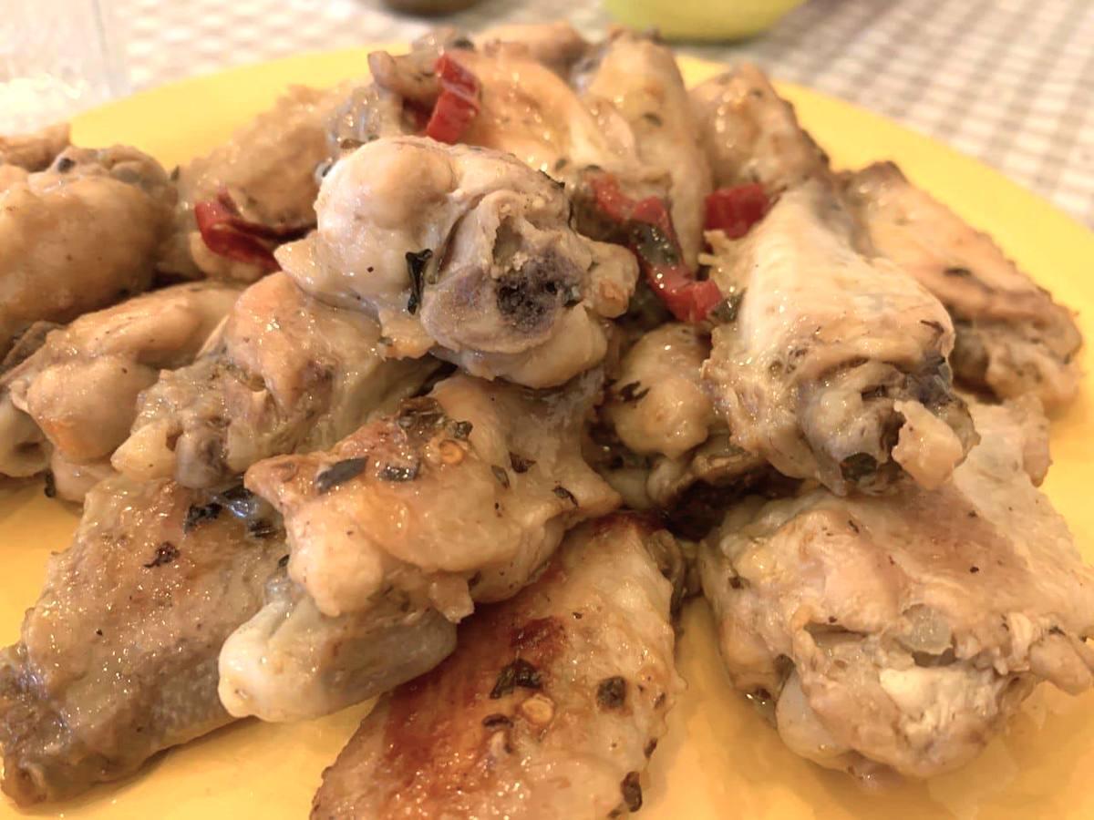 Le Ricette di Patrizia: Alette di pollo al vino bianco - 