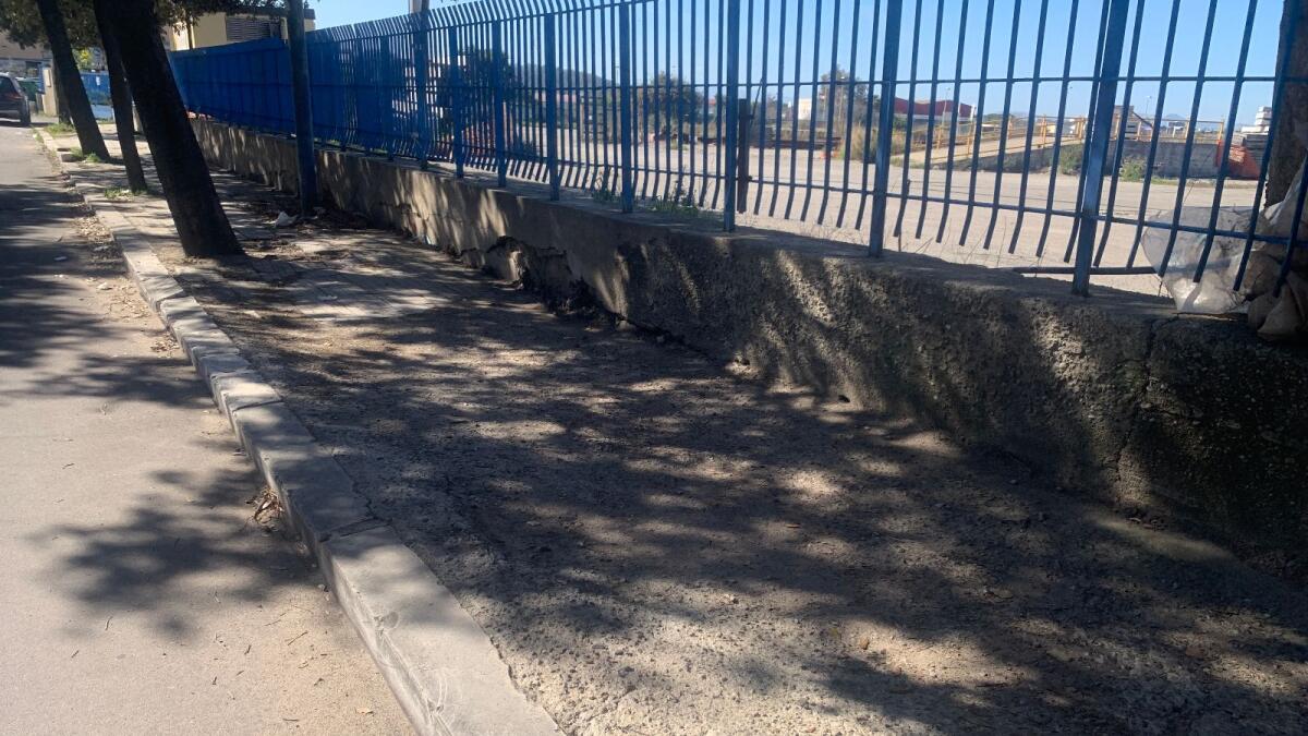 Crotone - Viale Stazione: un ingresso indecoroso penalizza tutta la città - 