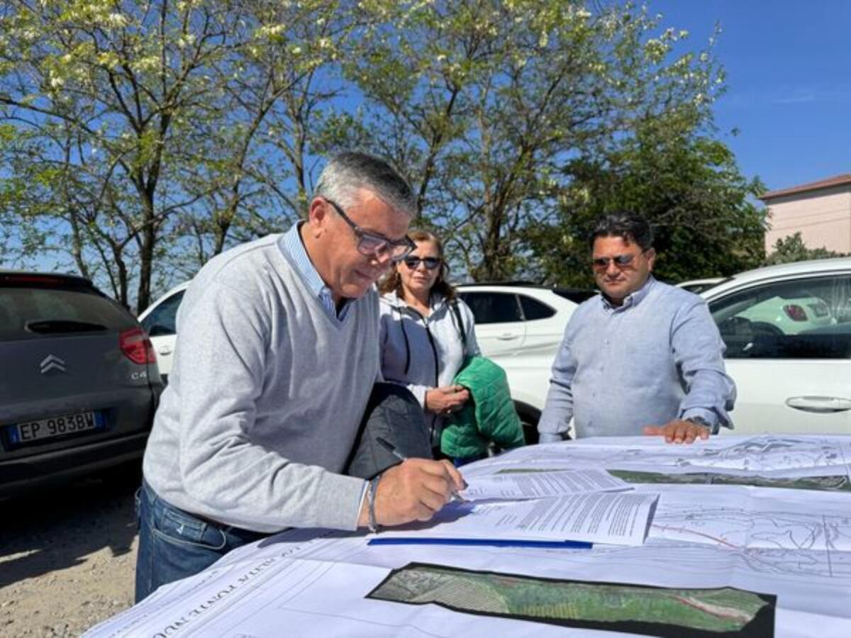 Cassano all'Ionio, consegnati i lavori di ripristino dell'argine del Fiume Eiano - 