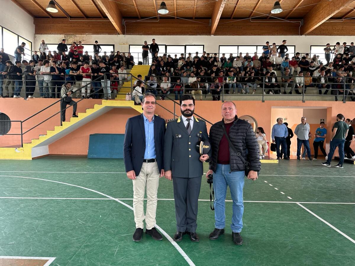 Corigliano-Rossano: a scuola di Legalità con la Guardia di Finanza - 