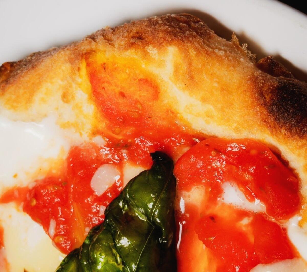 Un morso al sapore - Una pizza con doppia cottura: prima fritta, poi ripassata in forno -