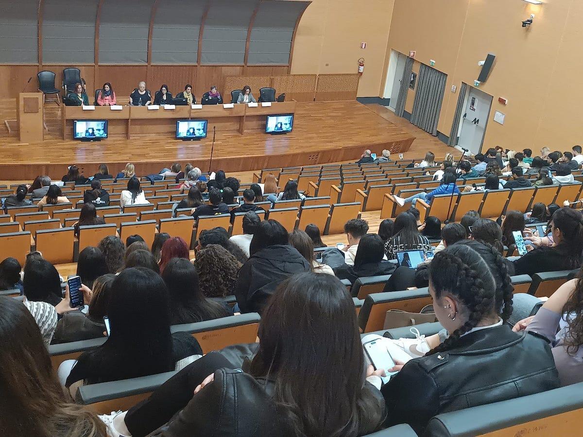 Sistema Bibliotecario UMG: Donne mai più dimenticate e vittime di stereotipi e pregiudizi  - 