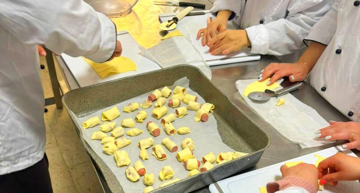 Crotone - Un convivio speciale con i ragazzi del Centro Polivalente - 