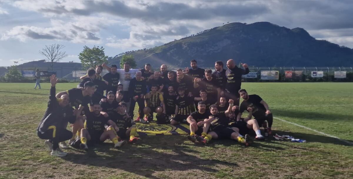 Il Leone ruggisce: l'Aek Crotone è in Promozione - 