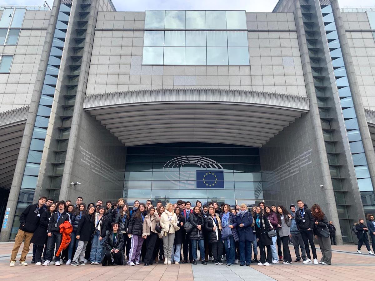 Studenti calabresi di ritorno da Bruxelles: «L’Europa è il mare che ci unisce» - 