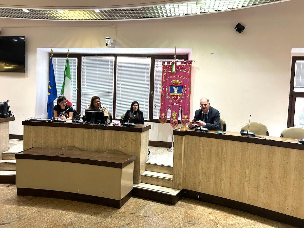 Crotone, Commissione Pari Opportunità: nuove forme di comunicazione attraverso i social - 