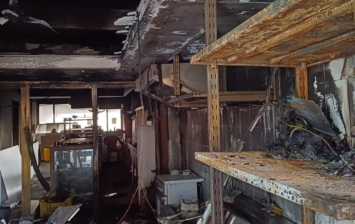 Incendiato un bar pasticceria a Marina di Sibari, indagini in corso - 