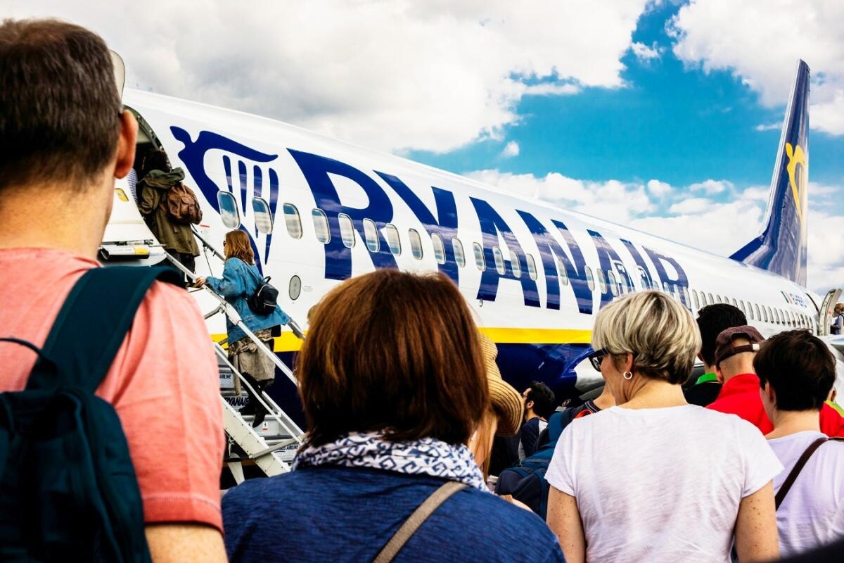 Volo Ryanair Crotone Bergamo arriva con 4 ore di ritardo, rimborso per i passeggeri - 