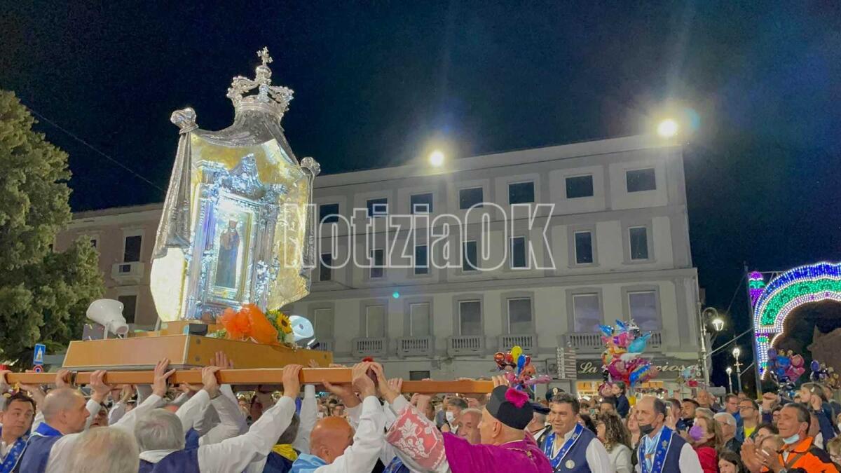 (VIDEO) La Storia dei Portantini della Madonna di Capo Colonna nel libro di Antonio Sibilla - 