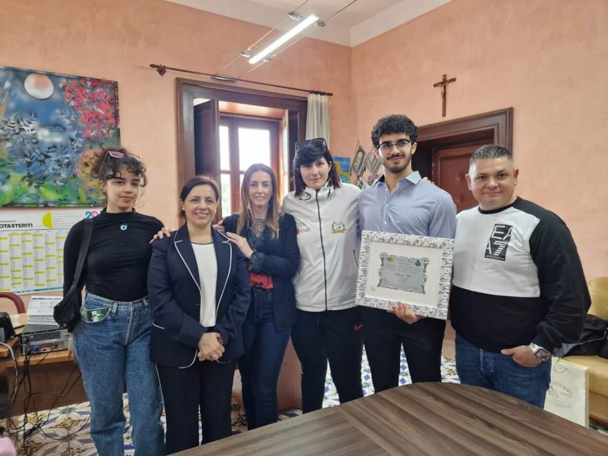 Isola di Capo Rizzuto, premiati i vincitori del concorso "Io l'otto sempre" - 