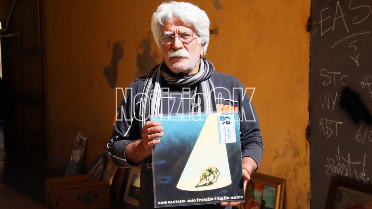 Anche a Crotone è Vinyl mania, in piazza Mercato tutti pazzi per l'LP -