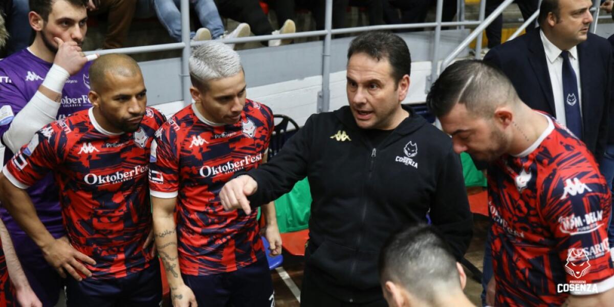 Calcio a 5 - Pirossigeno Cosenza e mister Tuoto ancora insieme - 
