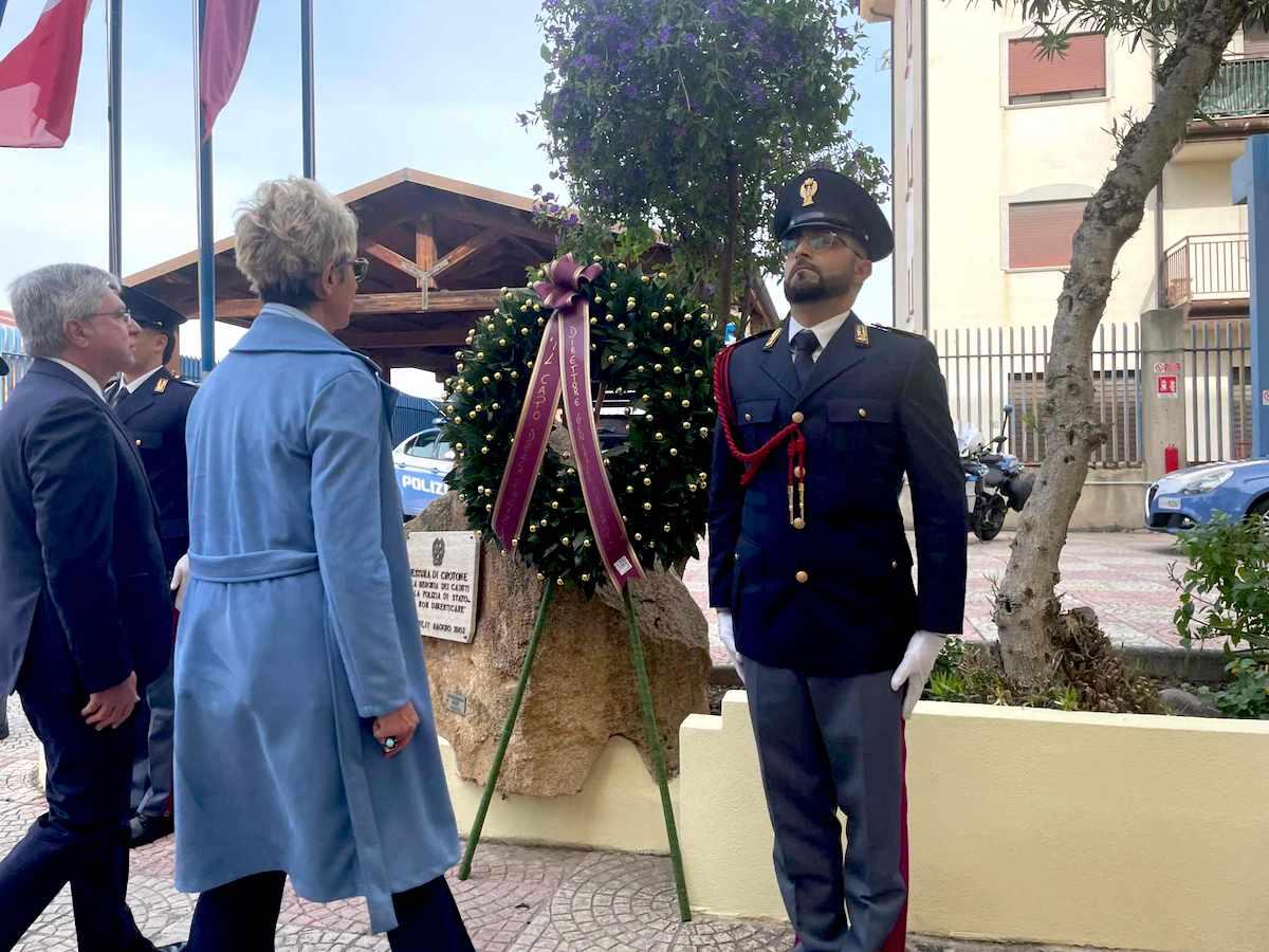 Festa della Polizia, a Crotone il ricordo di chi ha sacrificato la propria vita - 