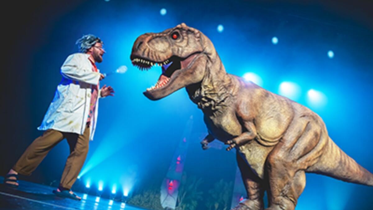 I dinosauri invadono Crotone, lo spettacolo Giurassico al Teatro Apollo - 