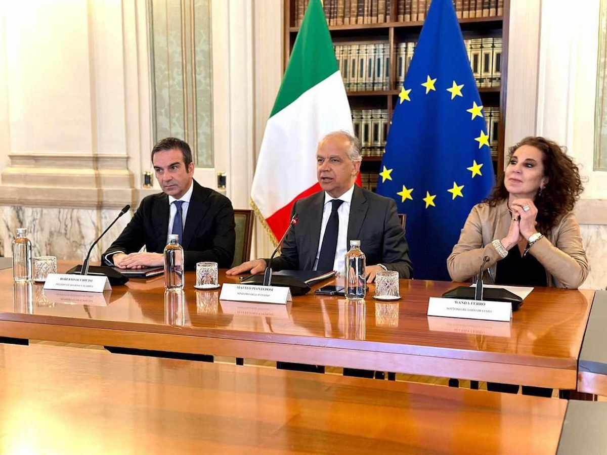 Intesa Piantedosi-Occhiuto, lotta all'infiltrazione mafiosa nel settore degli appalti e nelle concessioni di lavori - 