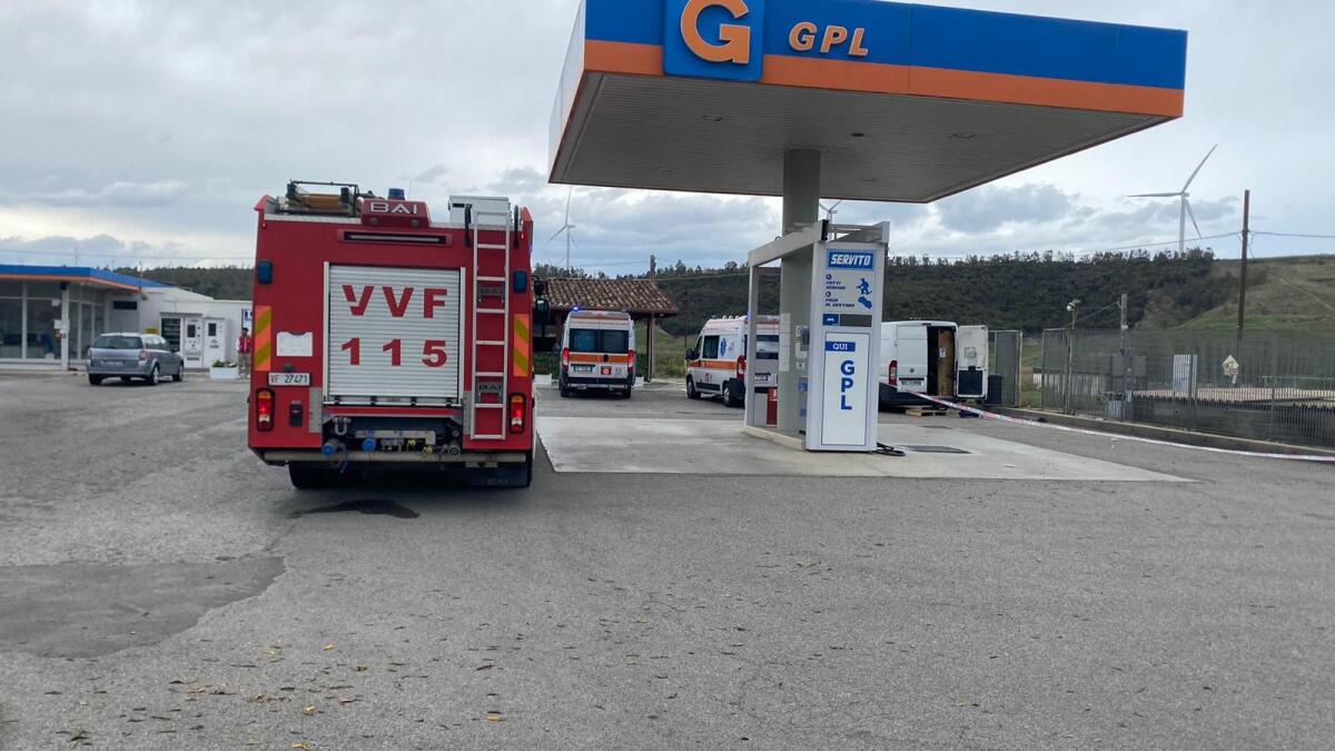 Crotone - Esplosione ad una pompa di benzina: due feriti - 