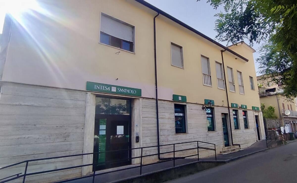 Lungro, il sindaco Ferraro annuncia che la filiale della San Paolo non chiuderà - 