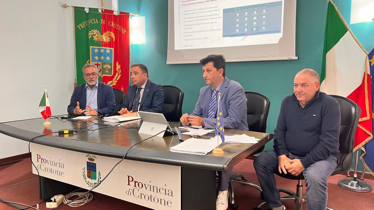 Crotone - In Provincia l'incontro con le agenzie di consulenze automobilistiche - 