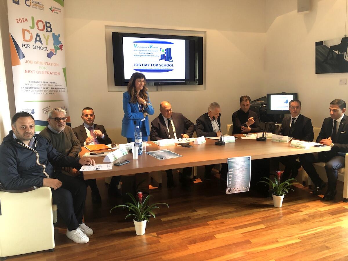 In Calabria il Job day for school: i giovani si confrontano con il mondo del lavoro - 
