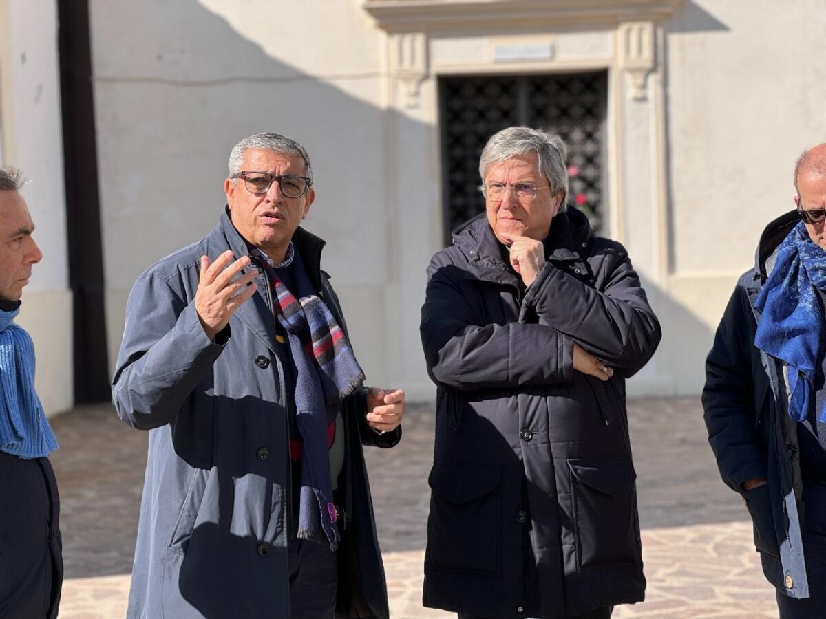 Cimitero comunale: il sindaco Papasso si dice preoccupato delle condizioni di alcune aree - 