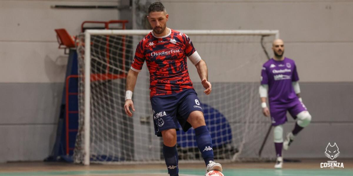 Calcio a 5 - Il capitano della Pirossigeno Cosenza: "Il rinnovo mi riempie di orgoglio" - 