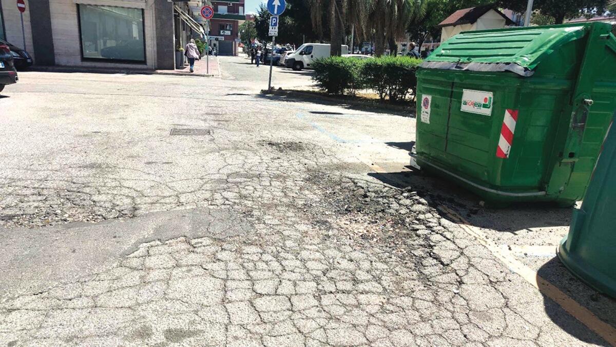 Nei quartieri di Crotone: buche in città, alcune hanno fatto storia - 