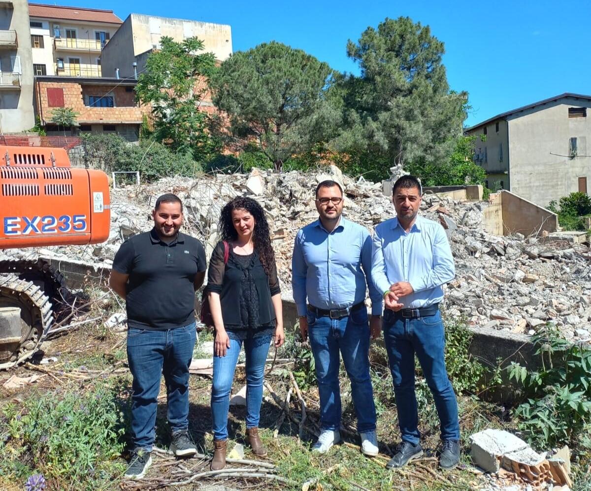 Petilia Policastro - Demolita la Pretura, l suo posto sorgerà il primo asilo nido comunale - Oplus_131072