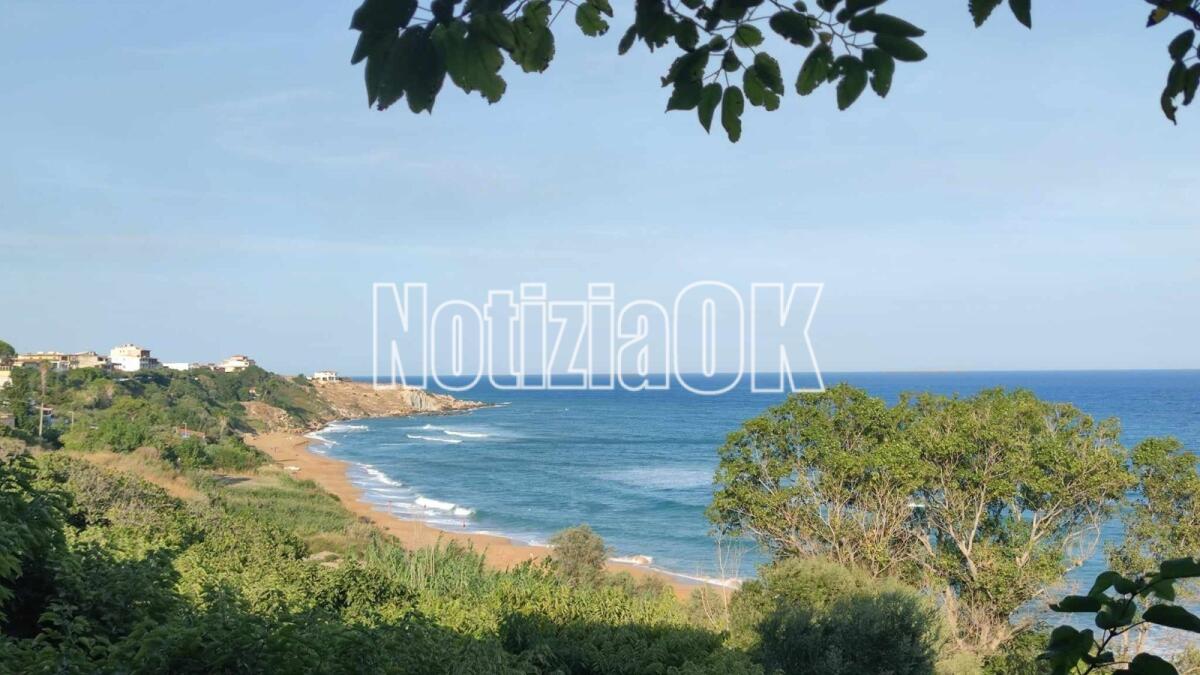 Bandiera Blu 2024: le spiagge crotonesi tra le migliori d'Italia secondo FEE - 