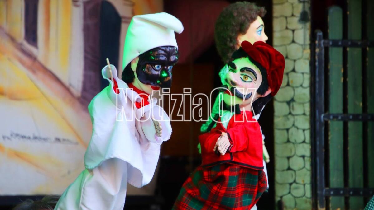 Crotone - Pulcinella saluta "questo gentile pubblico" - 