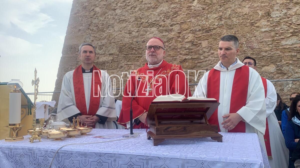 Crotone - L'arrivo a Capocolonna, il Vescovo: "Ho visto tanti giovani, questo ci dà speranza" - 