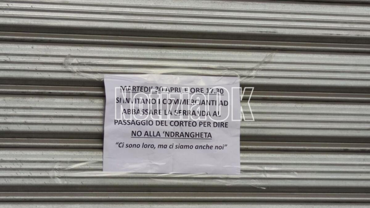 Isola di Capo Rizzuto, serrande abbassate per dire "no" alla 'ndrangheta - 