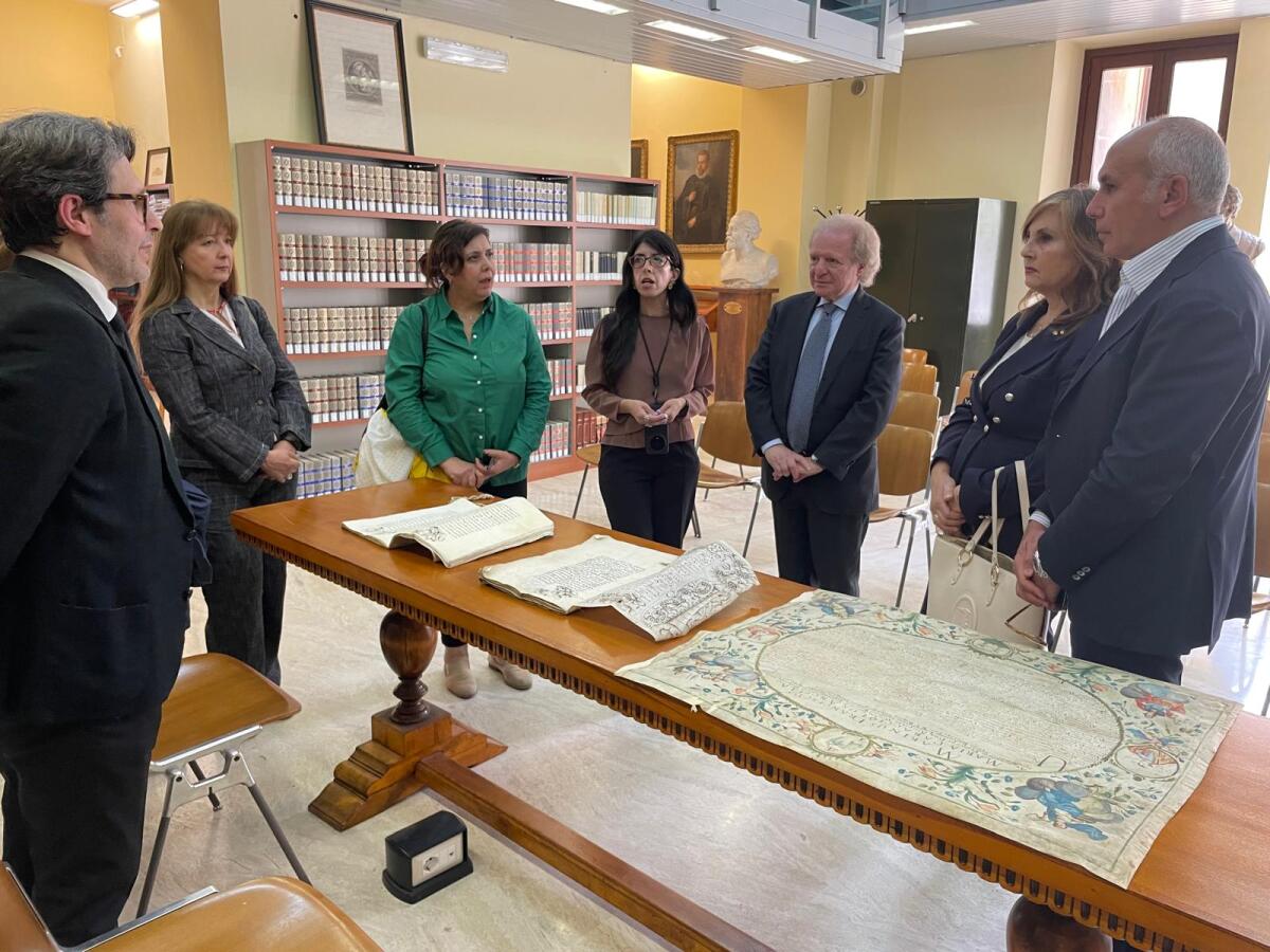 Cosenza - Sindaco e Prefetto in visita alla Biblioteca civica - 