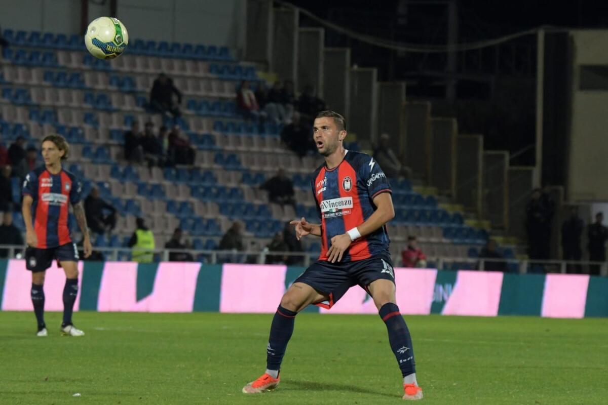#PicernoCrotone 2-0 | I sogni promozione dei rossoblù crollano al primo turno - 