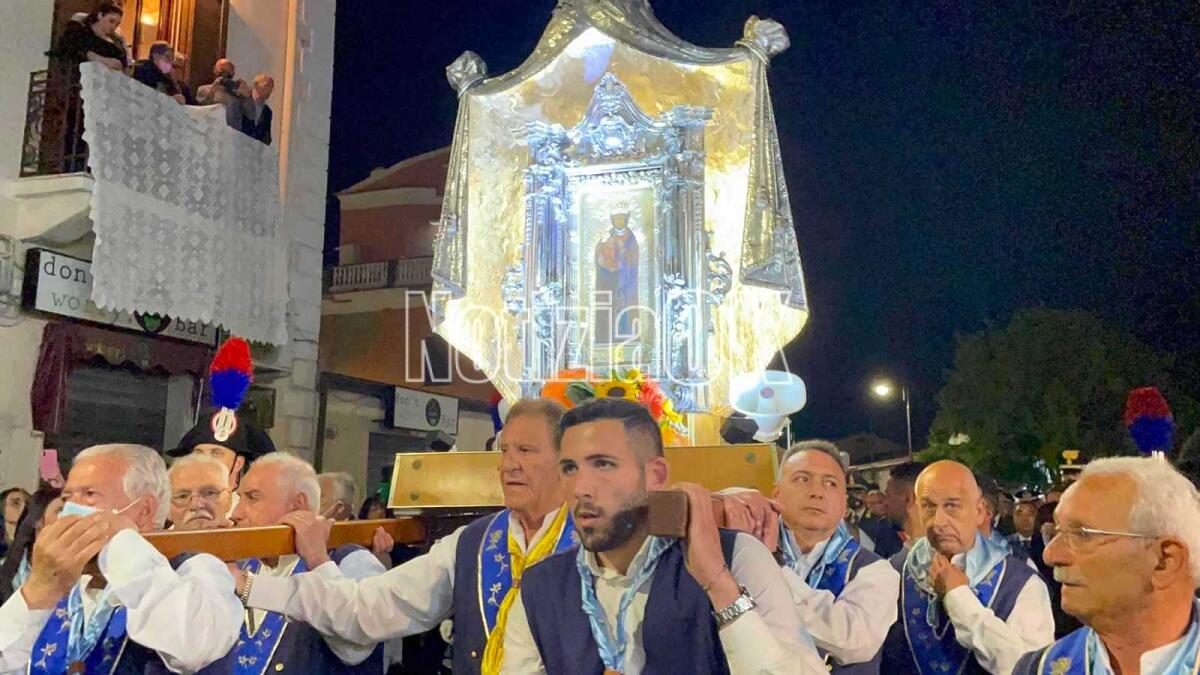 (Video) "Negra ma bella" è l'antico canto della devozione dei crotonesi - 