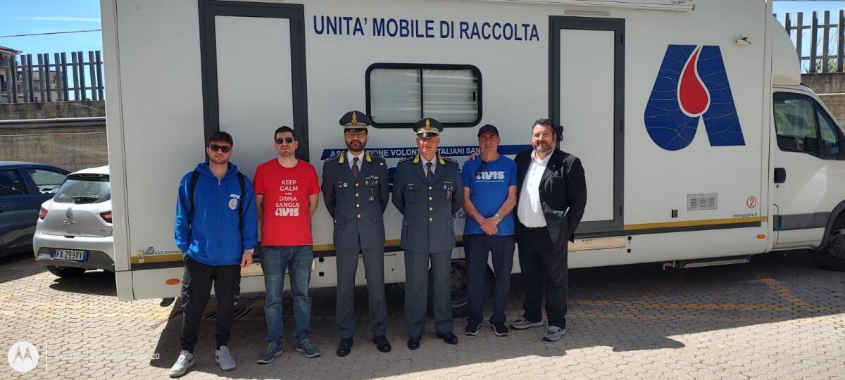 Crotone - Finanzieri in fila per donare il sangue: raccolte 27 sacche - 