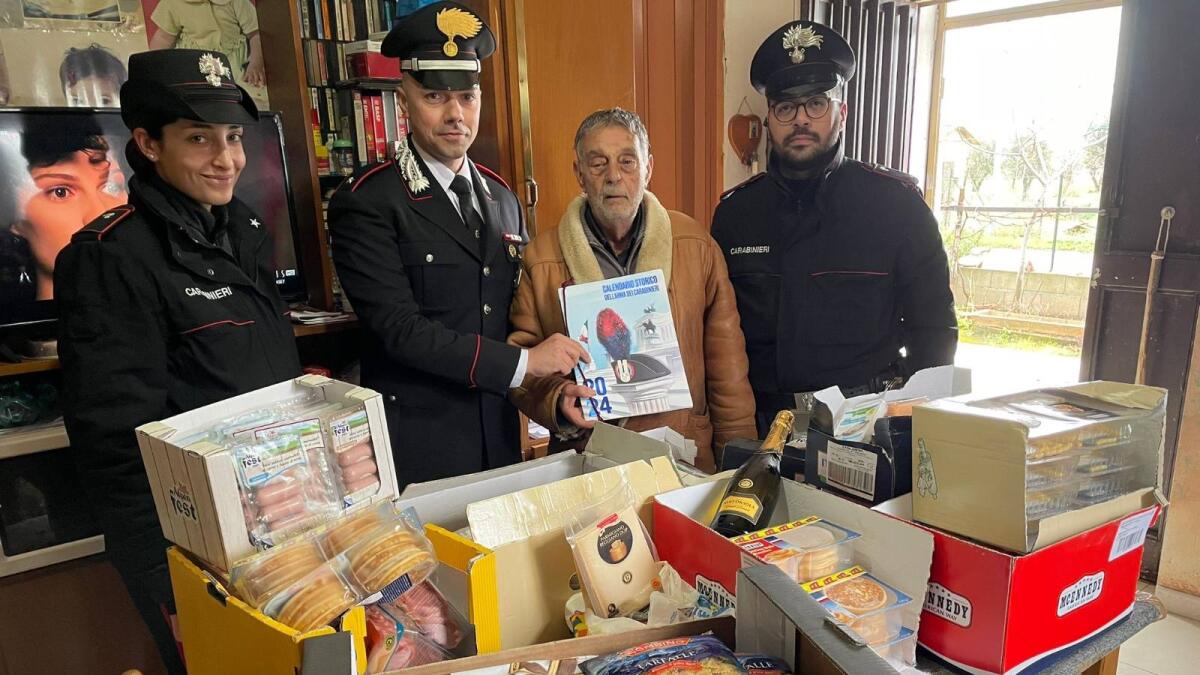 Gli entrano in casa e lo rapinano fingendosi Carabinieri: arrestati tre ragazzi - 