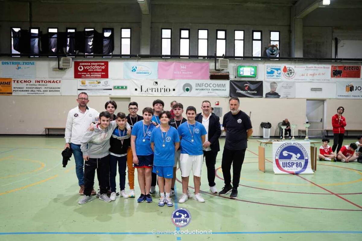 I giovani atleti della Pallamano Crotone si giocano l'accesso alla fase nazionale degli Under 15 - 