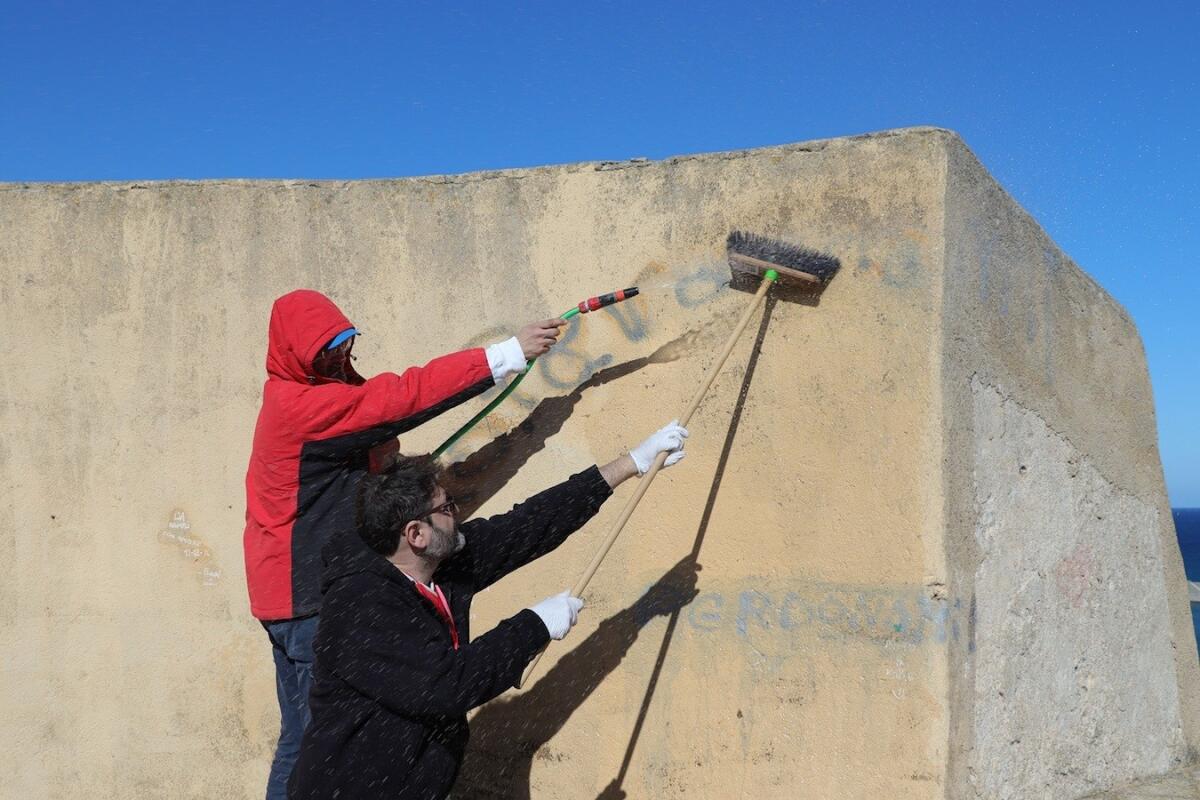 Crotone, volontari in azione al Castello Carlo V per dare lustro alla storia della città - 