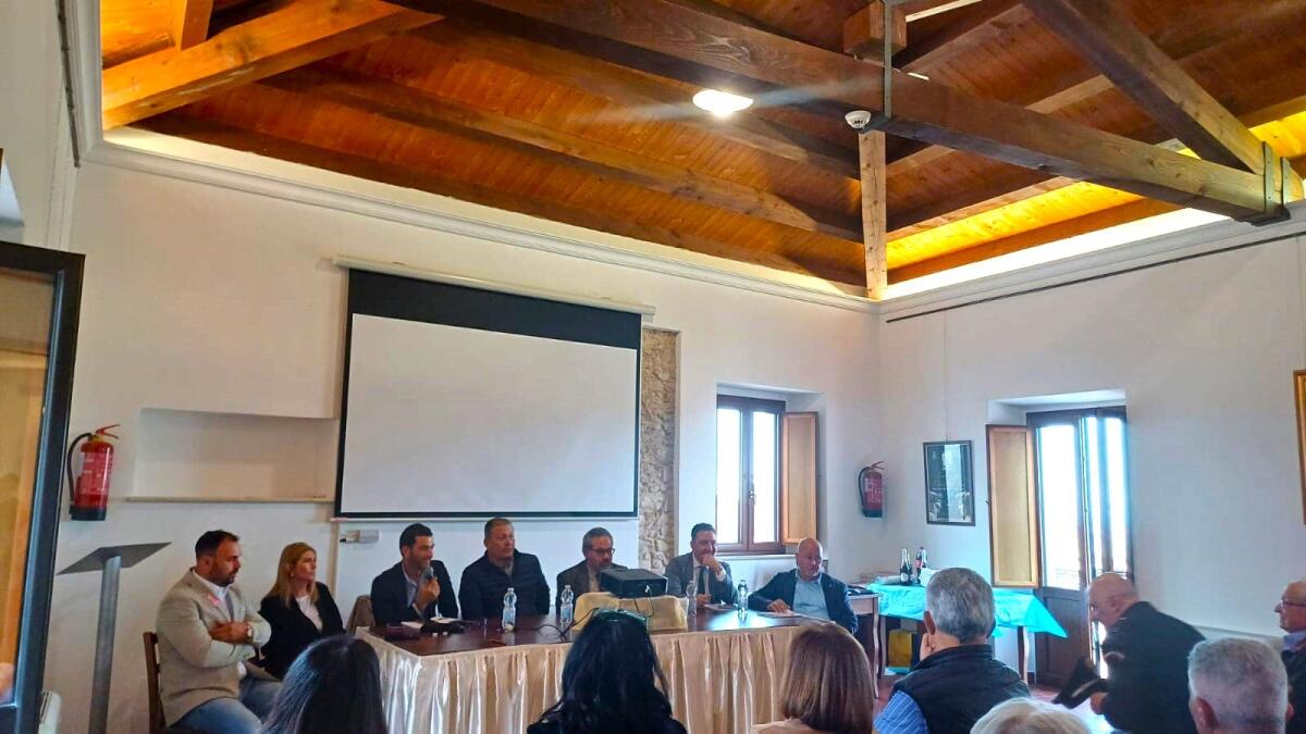 Casabona, presentato il libro "Il peso degli Alamari" di Vincenzo Barbatano - 