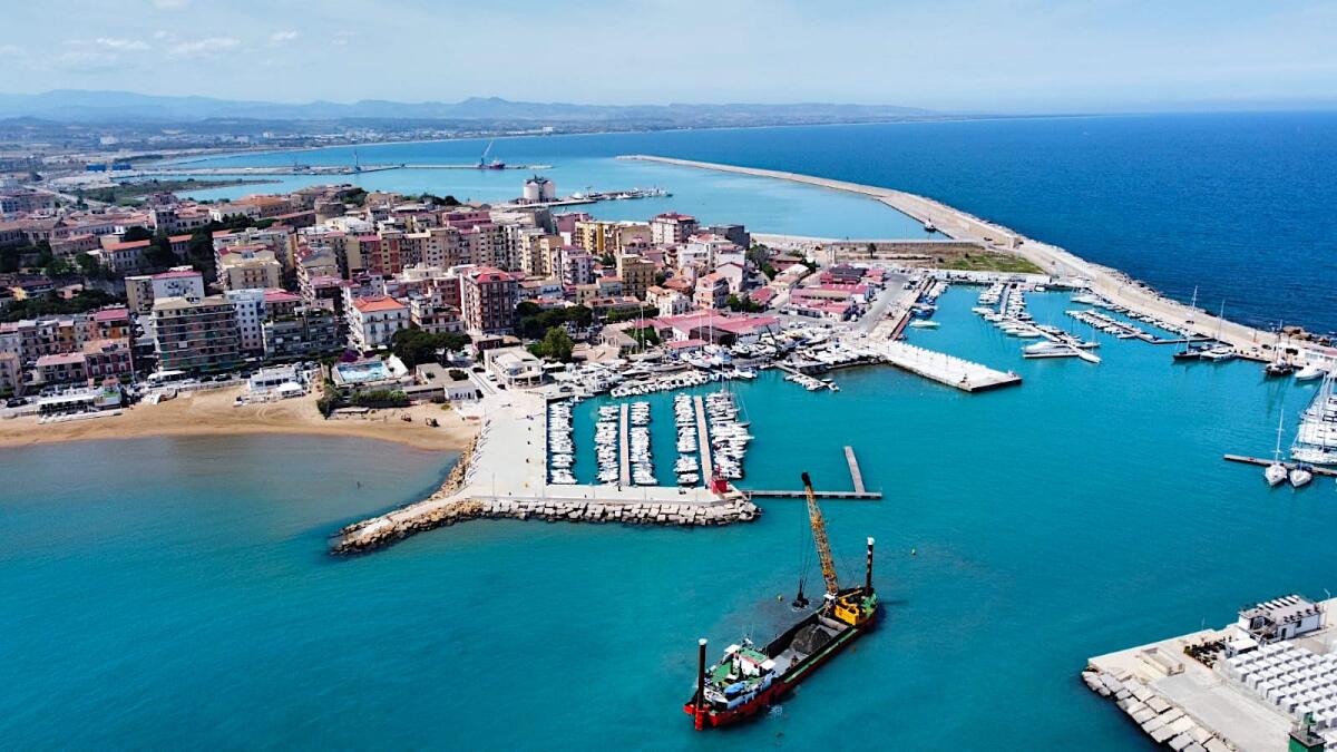 Crotone - Terminato il ripristino del fondale: nuovi interventi e progetti per il porto - 