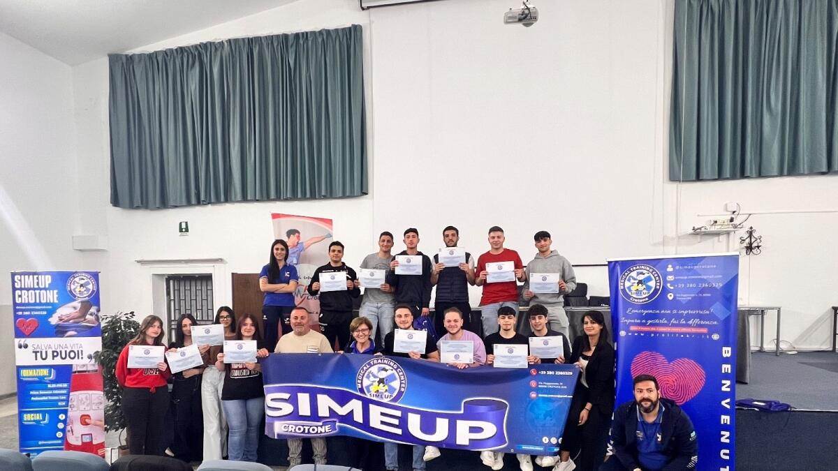 Investire nel Futuro: Studenti del Ciliberto-Lucifero Formati dal Simeup Crotone - 